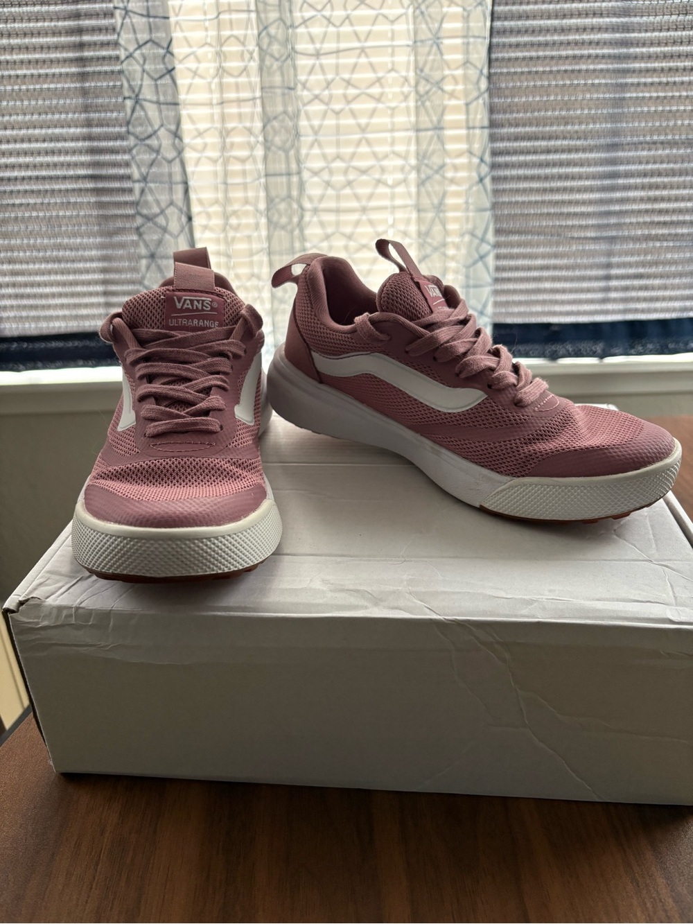 Unisex Vans UltraRange Pink and White Sneakers in Size Men’s 4/Women’s 5.5